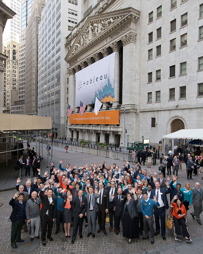 Tableau Team in front of the NYSE before the market opened