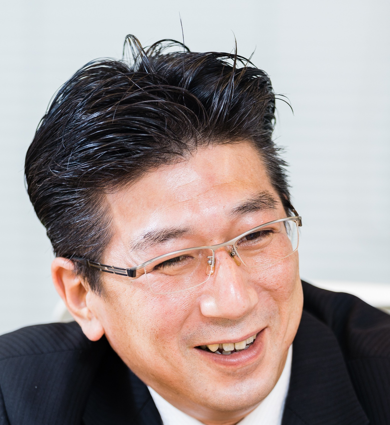 Kazuo Hata 