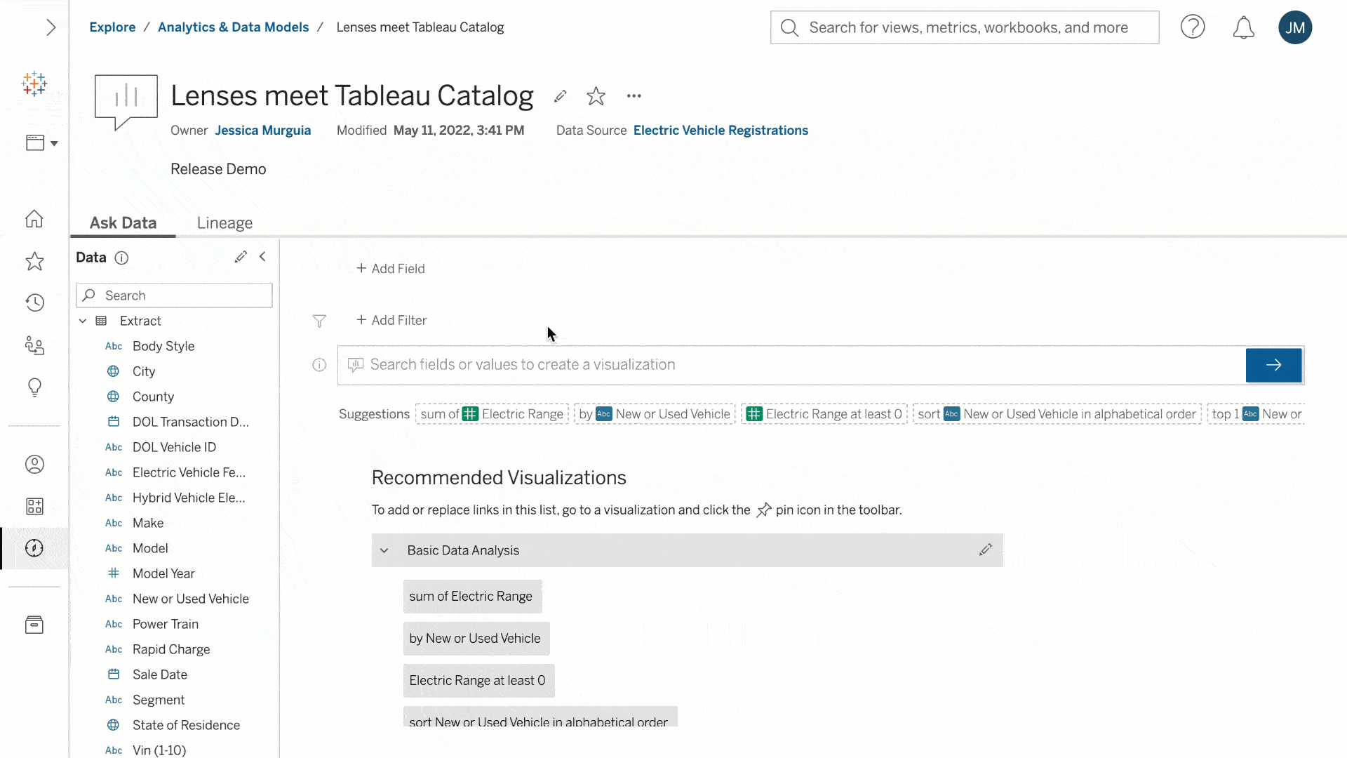 Tableau Catalog 界面的 GIF 动画，用户可以在其中查看 Ask Data Lenses 的沿袭信息，包括上游和下游资产。