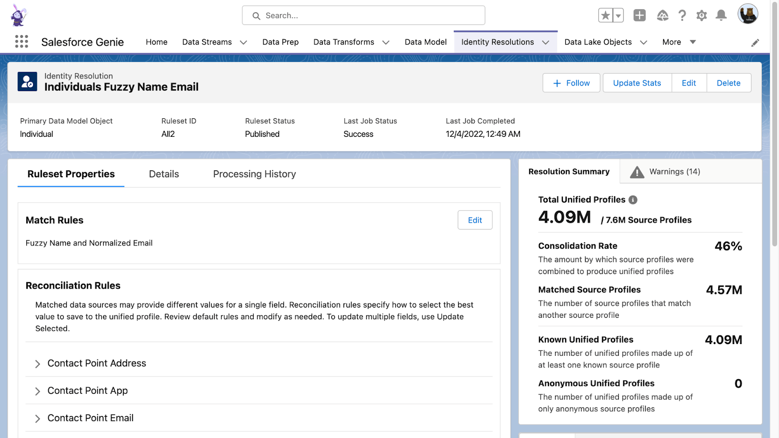 Salesforce Genie propose des propriétés, des règles de rapprochement et un récapitulatif pour mieux résoudre les conflits.