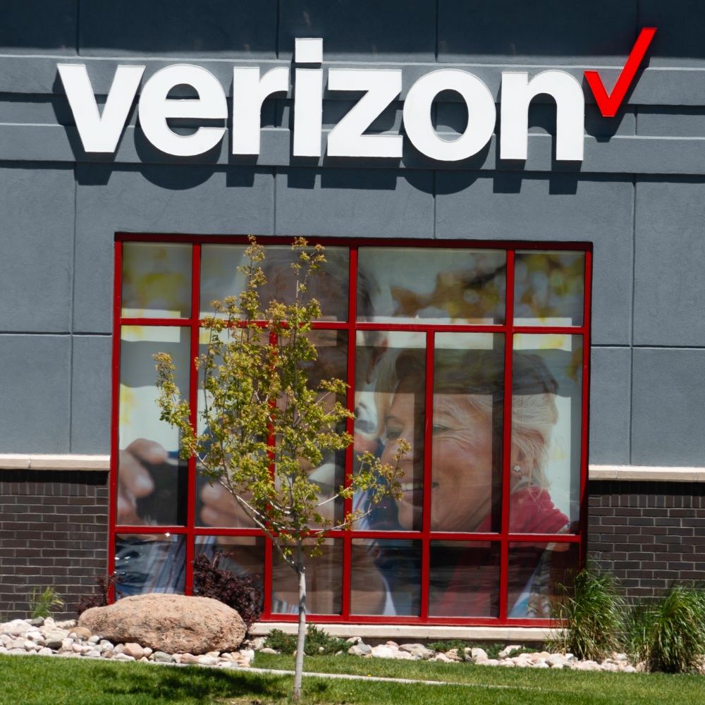 Image for Verizon uses Tableau to reduce support calls by 43%, enhancing customer experience